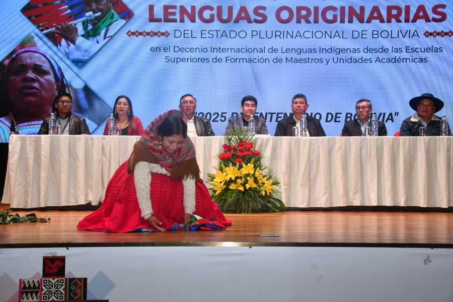Conversatorio promueve el uso y revitalización de las lenguas originarias en escuelas de formación de maestros