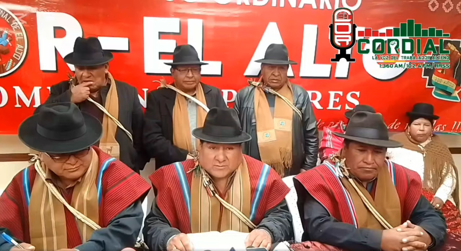 Comité de la Federación Sindical Única de Comunidades Agrarias de Radio Urbano y Sub Urbano (Fesucarusu) de El Alto, a la cabeza de Samuel Mamani. Captura: Radio Cordial
