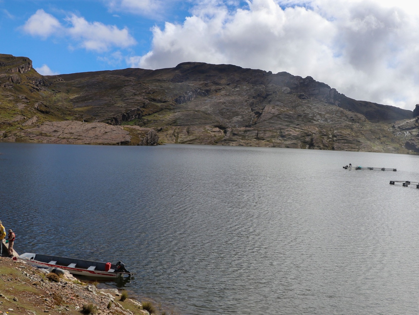 Buzos de élite redoblan búsqueda de Limber Ríos en la laguna Mayu y confían en hallarlo pronto