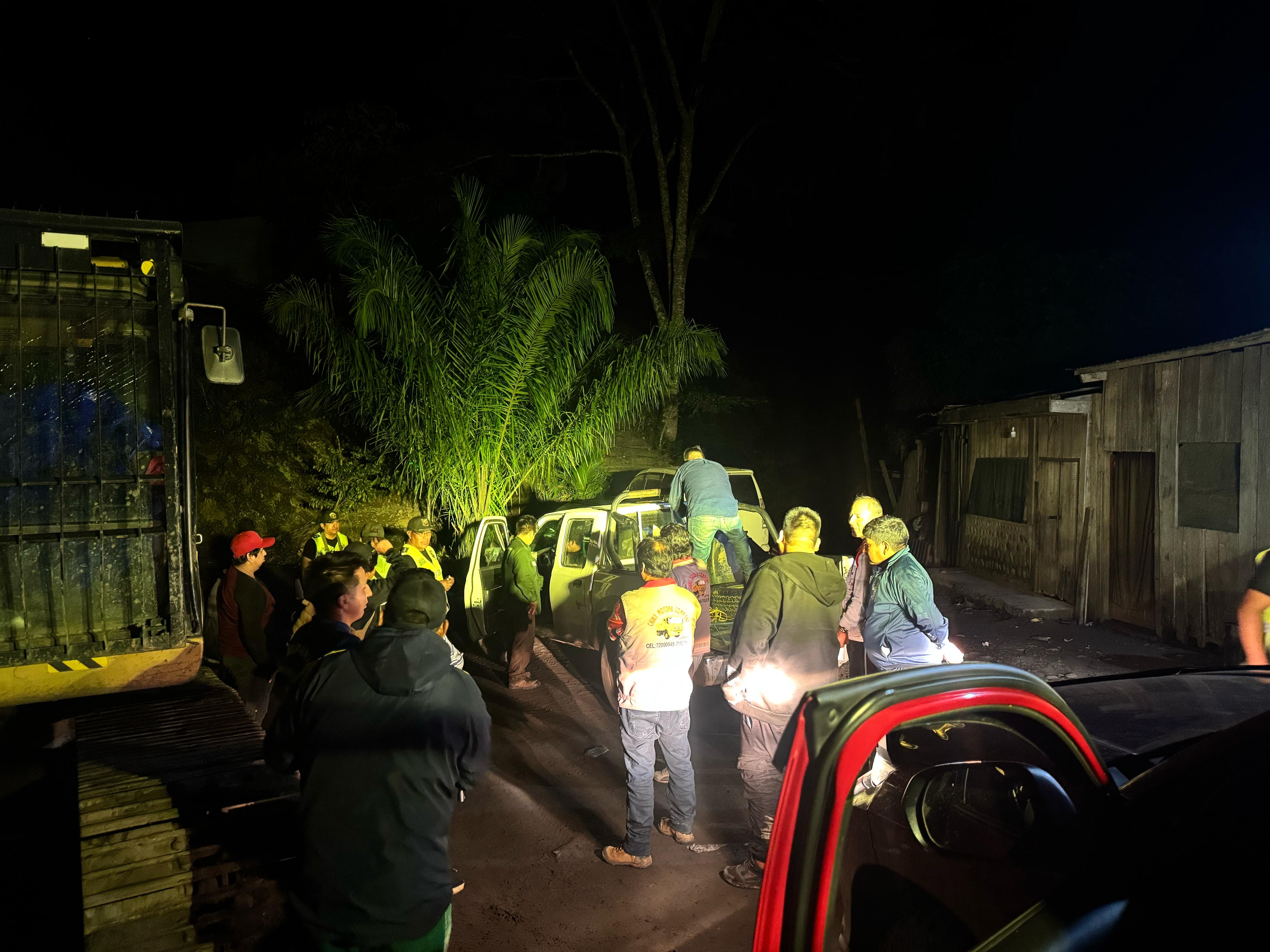 Rescatan a funcionarios de la ANH que fueron retenidos en Mapiri por controlar desvío de combustibles 