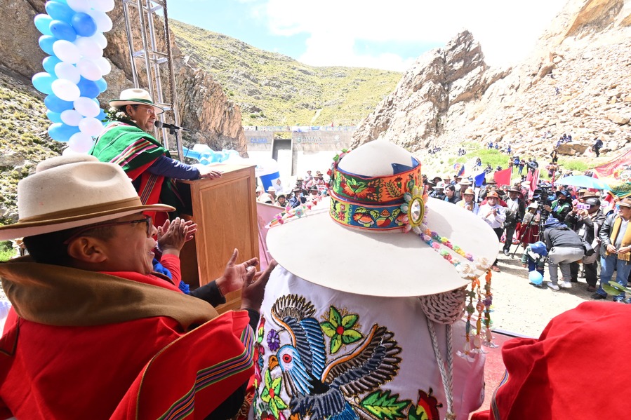 Arce entrega la presa y sistema de micro riego Kullcu y un paquete de obras en el municipio de Soracachi, Oruro