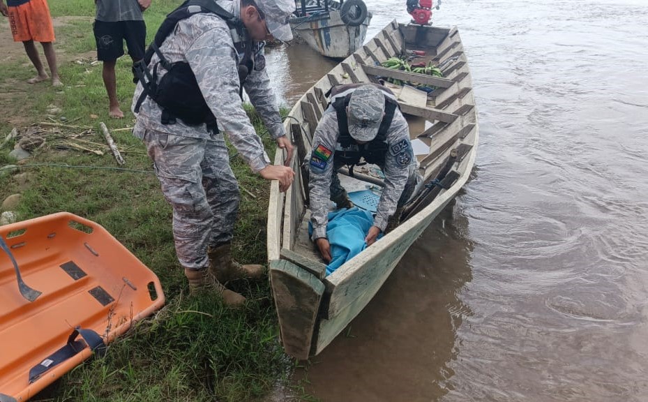 Armada rescata a 5 personas y recupera el cuerpo de una niña en el río Beni