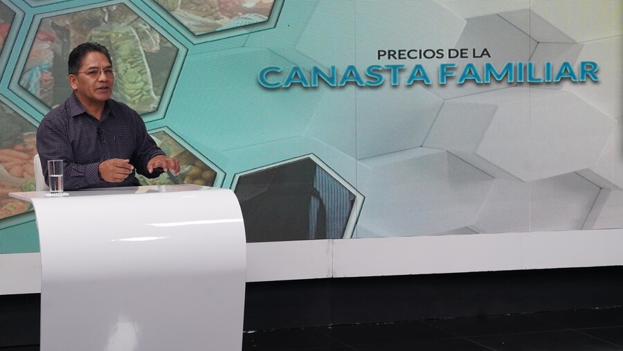 Silva afirma que precios de algunos alimentos bajan y presentan denuncia contra especuladores