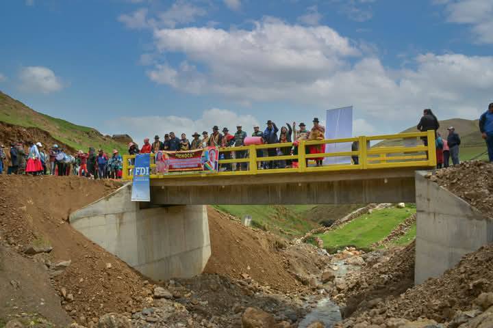 Gobierno central fortalece la integración en Ichoca con la entrega de dos puentes vehiculares. Foto: FDI