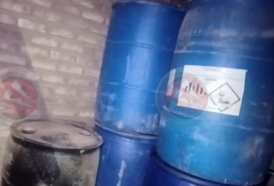 Allanan vivienda que acopiaba combustible en turriles y bidones, dos personas fueron aprehendidas en Oruro