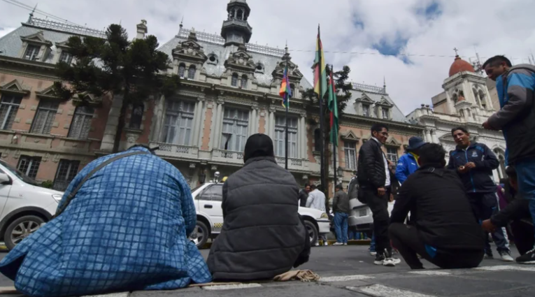 Choferes confirman asistencia a convocatoria de la Alcaldía de La Paz para entablar el diálogo por tarifas