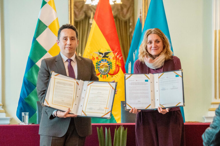 Gobierno y Unicef acuerdan fortalecer la protección consular a niños y adolescentes bolivianos en el exterior 