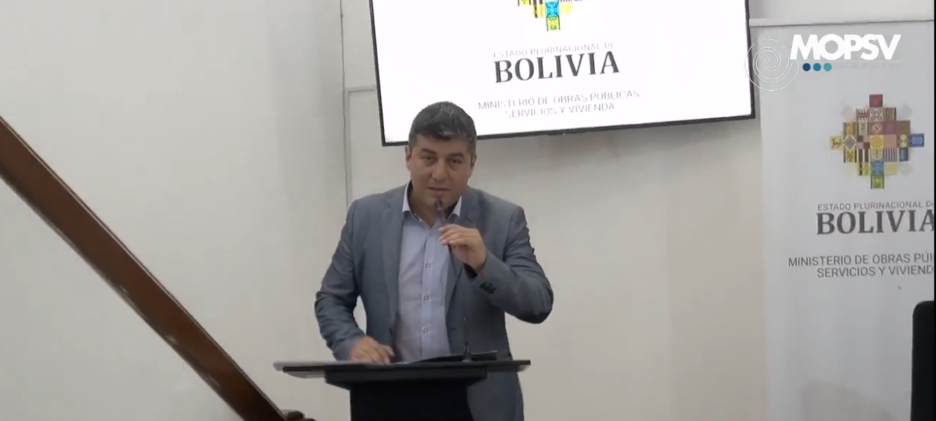 Cristian Mamani asume como director de la ATT