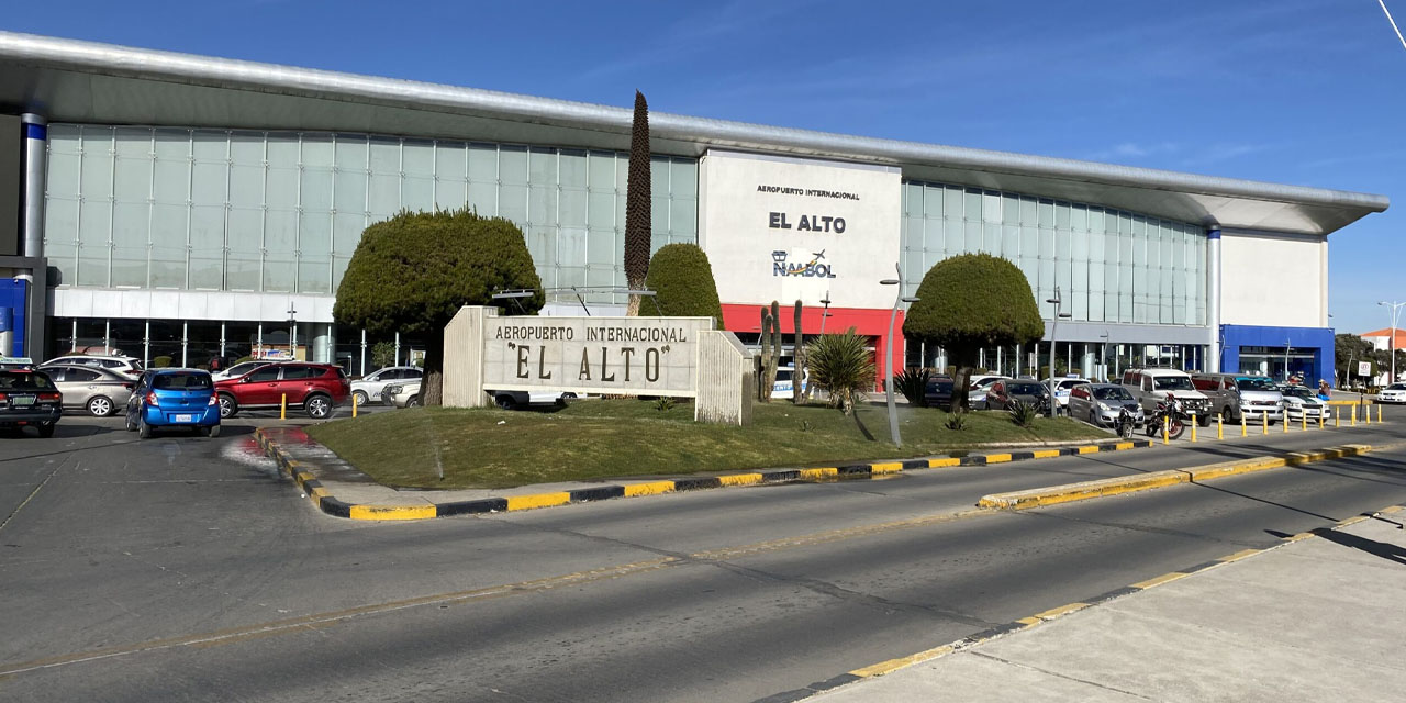Reanudan autorizaciones de despegues y aterrizajes en el Aeropuerto Internacional de El Alto