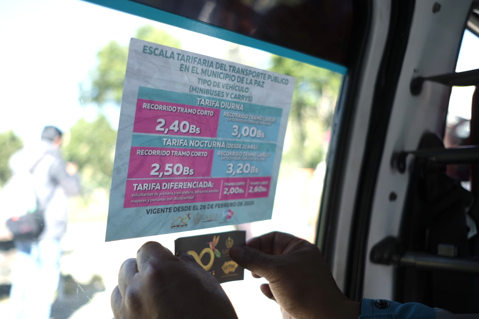 Alcaldía continuará con el colado de tarifarios a vehículos del transporte público de La Paz