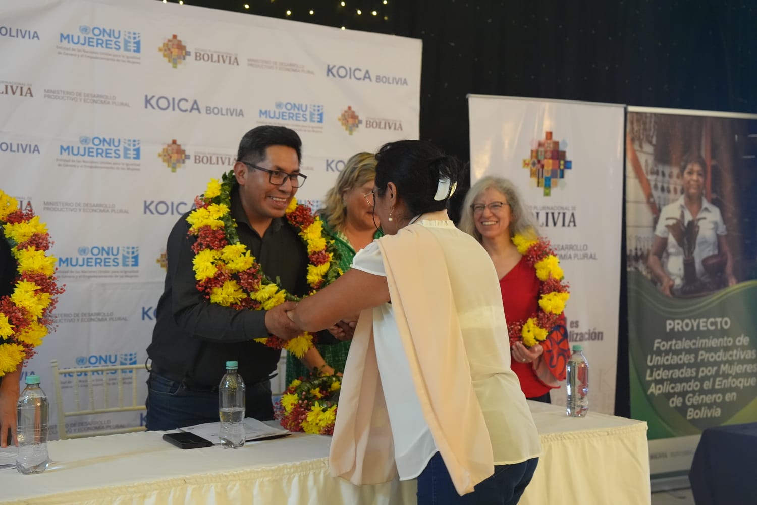 En Santa Cruz entregan 143 máquinas a 85 unidades productivas de textiles, cueros y alimentos