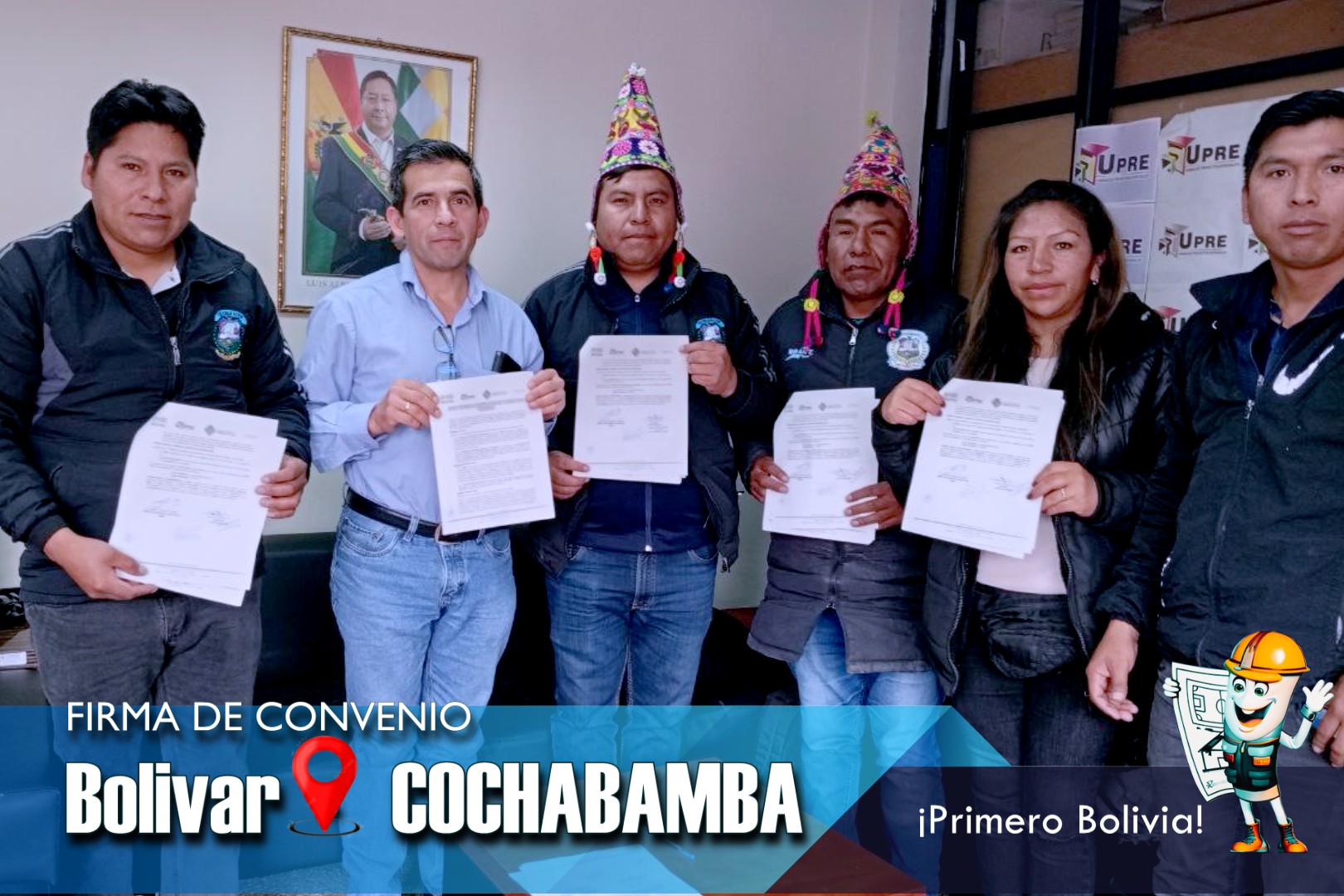 Firma del convenio para la construcción de un tinglado y cancha deportiva en el municipio de Bolívar, Cochabamba. Foto: UPRE