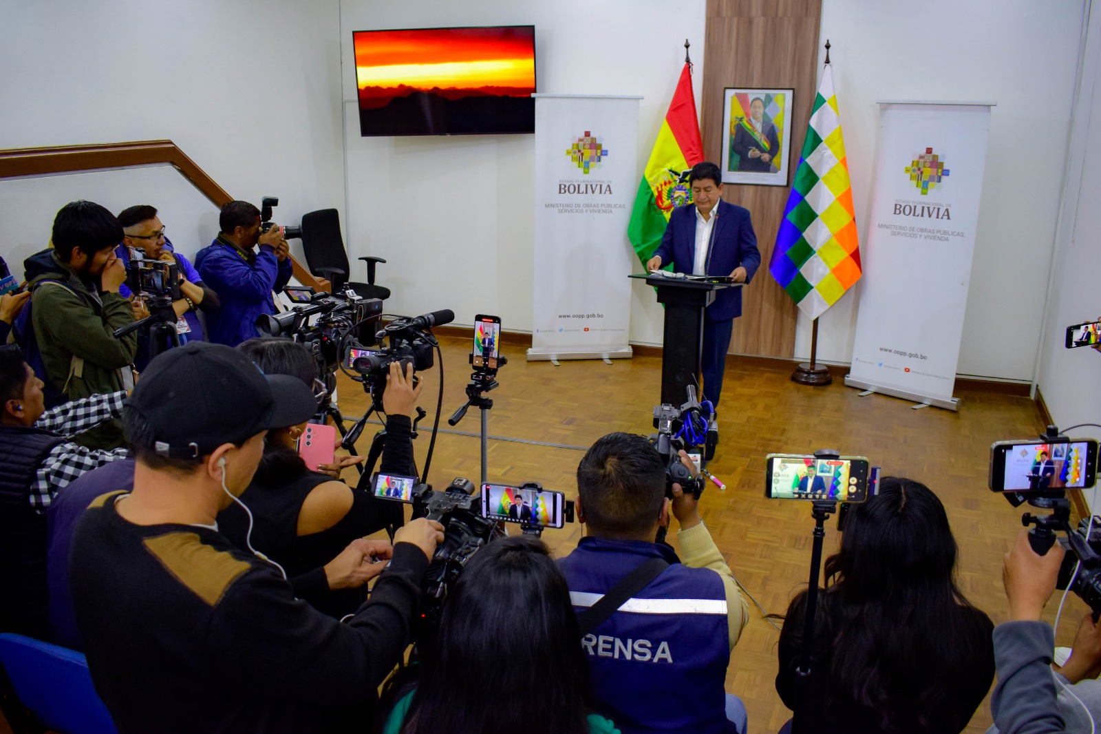 Firman contrato por Bs 54,4 millones para construir la terminal terrestre del aeropuerto Joya Andina de Uyuni