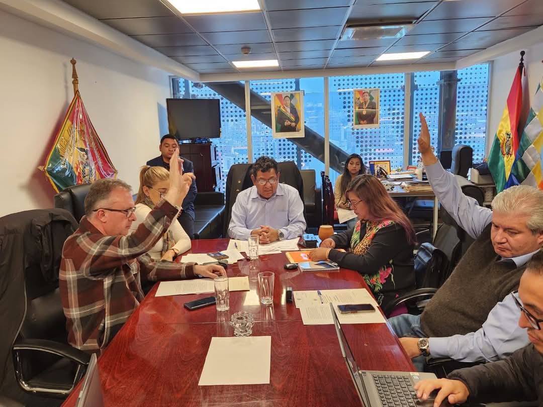 Comisión de Diputados convoca a la ciudanía a presentar información sobre importación de combustibles