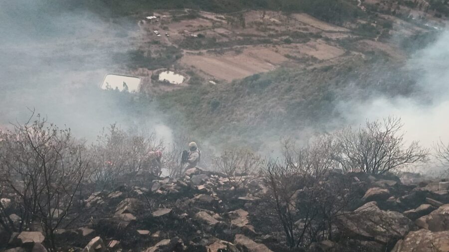 Activan gran operativo por tierra y aire para combatir incendio en Tarija
