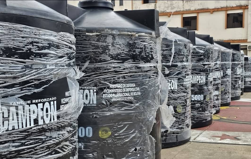 Gobierno entrega tanques y equipos para asegurar agua en comunidades de Santa Cruz