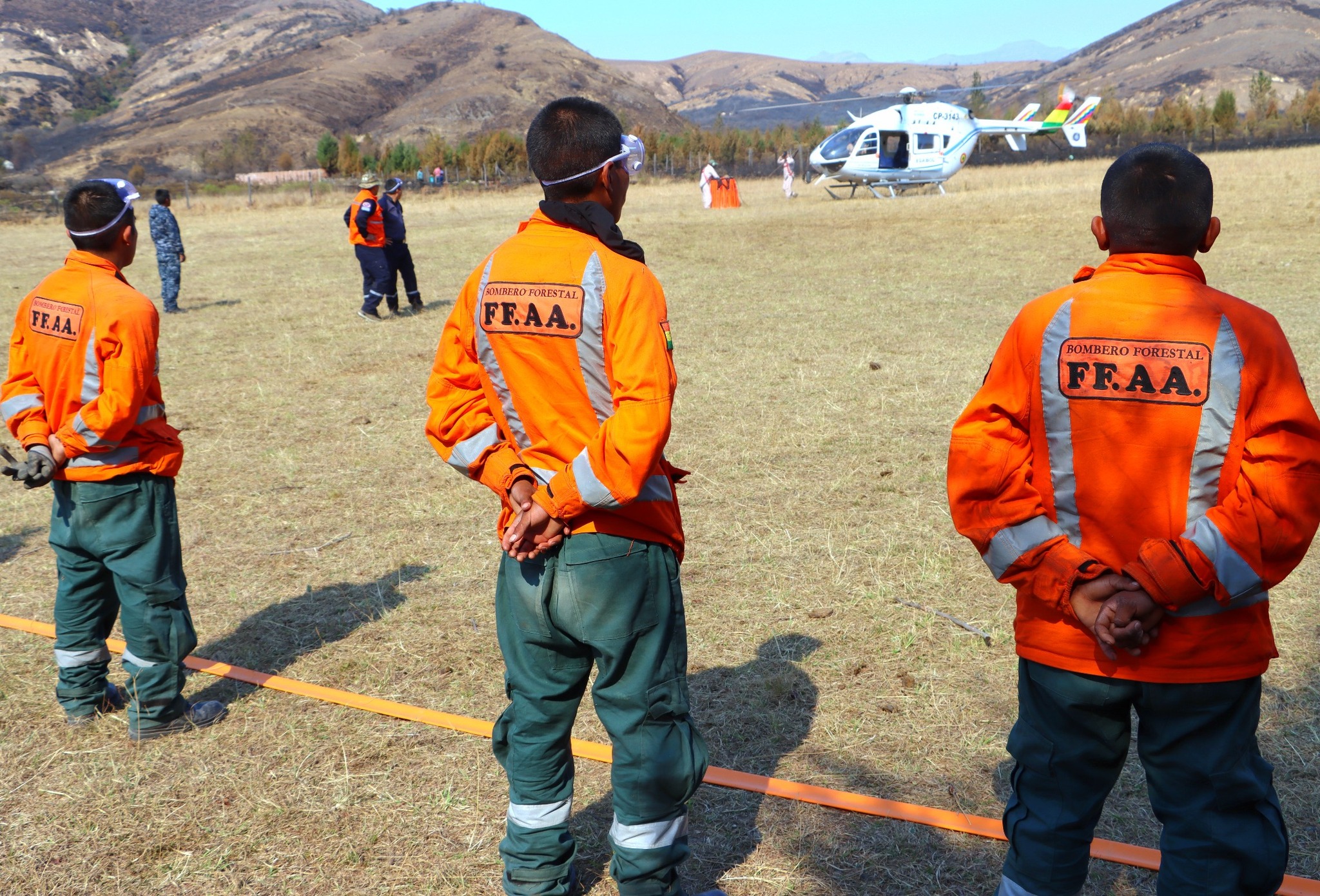 Medio Ambiente afirma que más del 80% del incendio forestal en Tarija ya fue suprimido