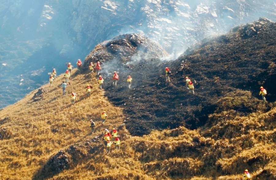 Arce confirma sofocación del incendio en la serranía de Sama e instruye cuantificar daños