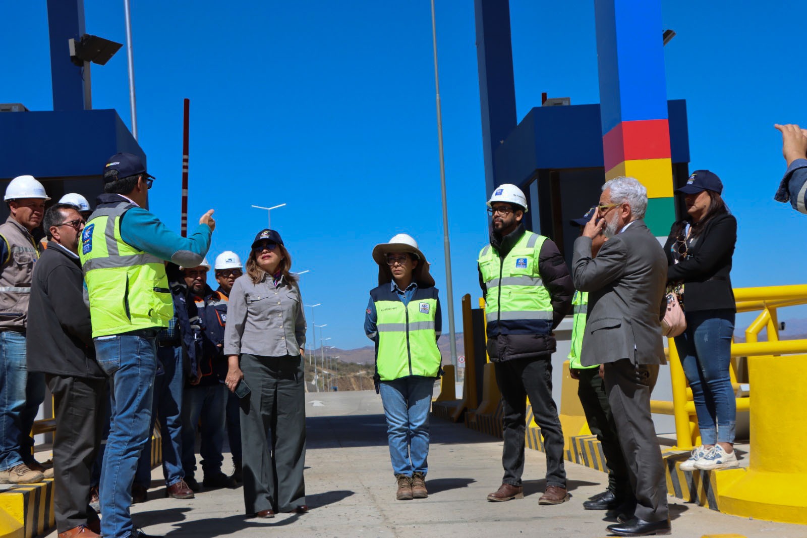 CAF inspecciona la doble vía Sucre – Yamparáez y destaca las características de la obra