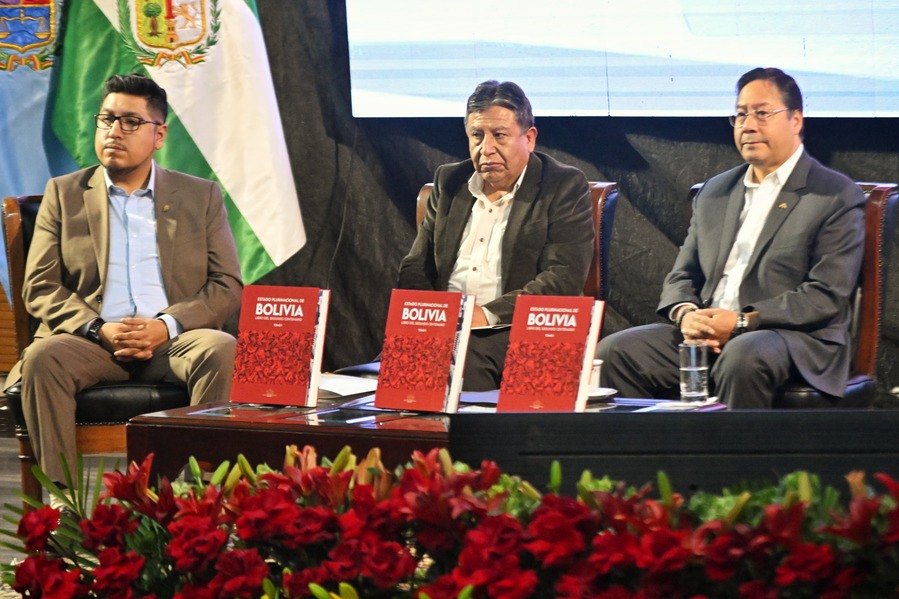 Presentan el Libro del Segundo Centenario de Bolivia 1925 - 2025 que interpela sobre el tipo de país que quieren los bolivianos 
