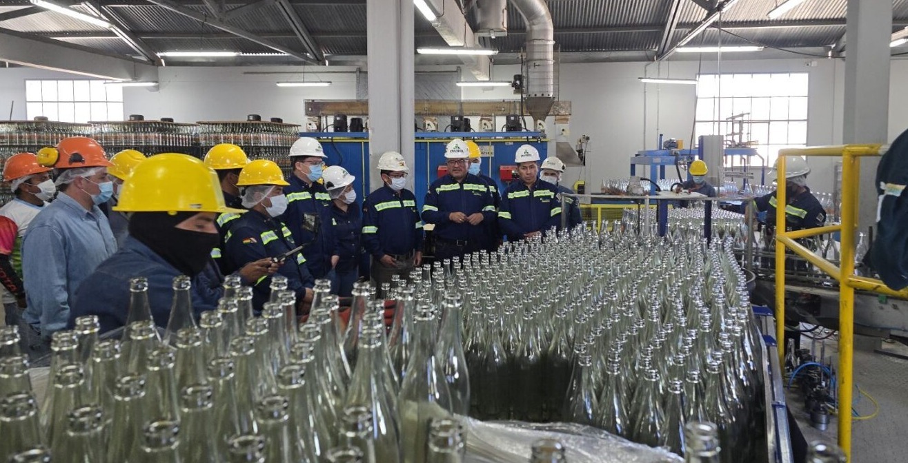 Industria estatal Envibol sustituye la importación de más de 18.000 toneladas de botellas de vidrio