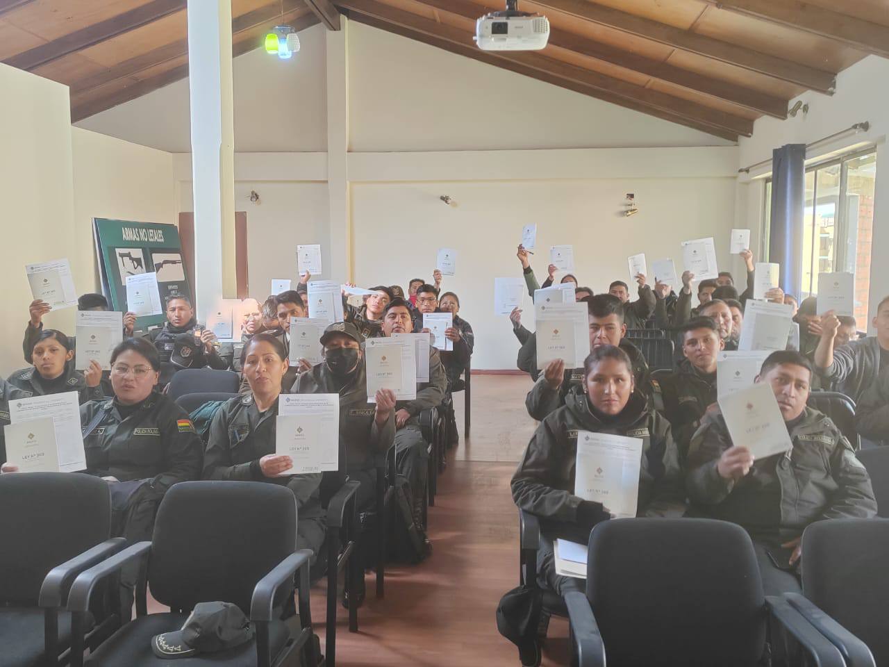 Fortalecen conocimientos de personal policial en derechos humanos de personas adultas mayores