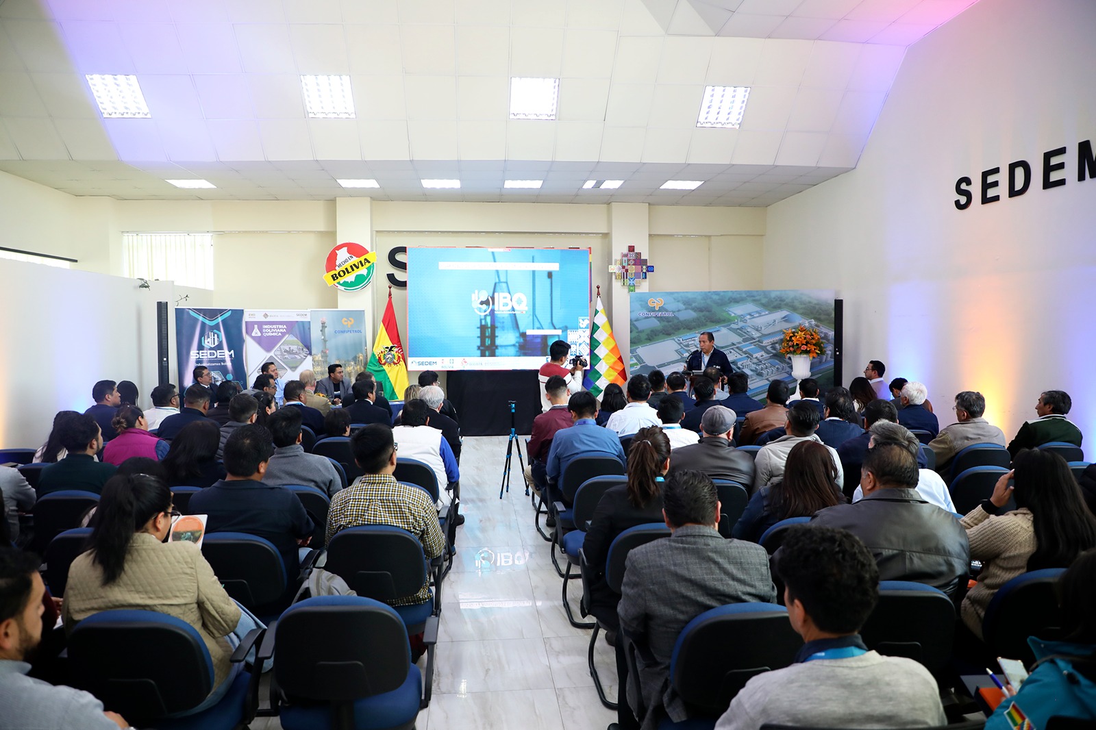 La Paz y Uyuni reunieron a expertos internacionales en la industria de química básica