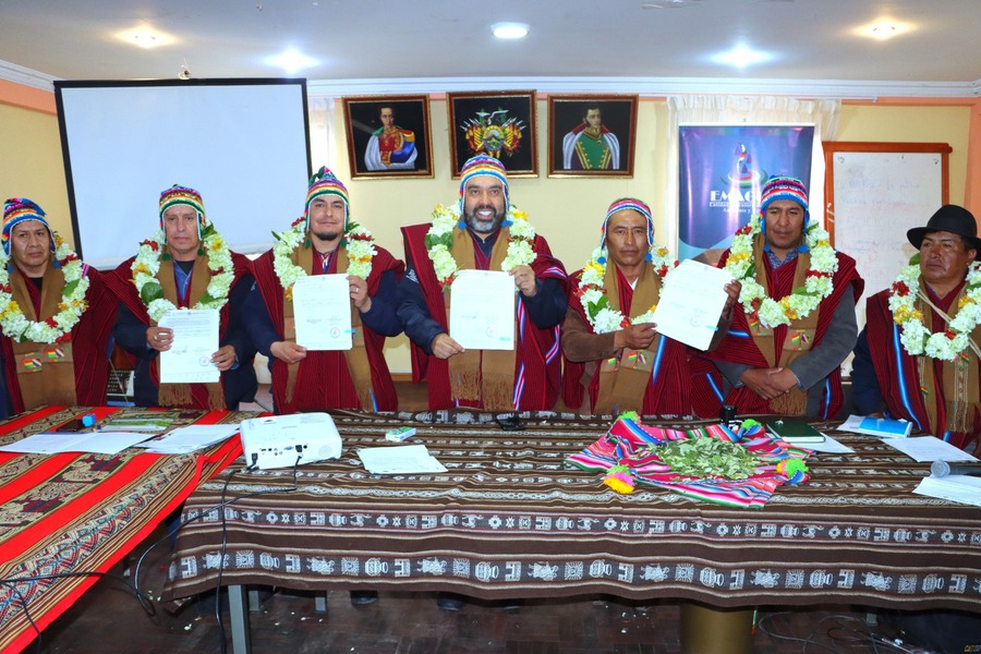 Firman convenio para construir un sistema de agua potable en beneficio de más de 390 familias