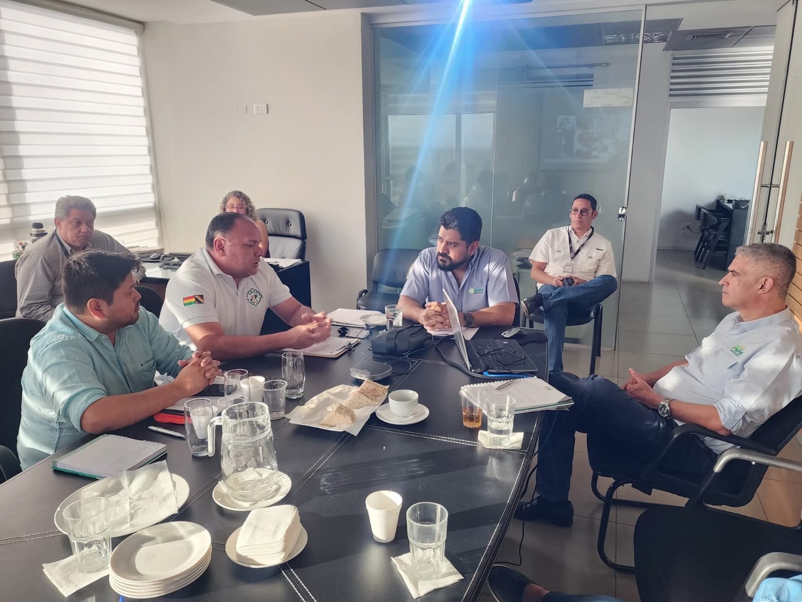 Senasag y proveedores de insumos agropecuarios coordinan acciones para precautelar estatus sanitario 