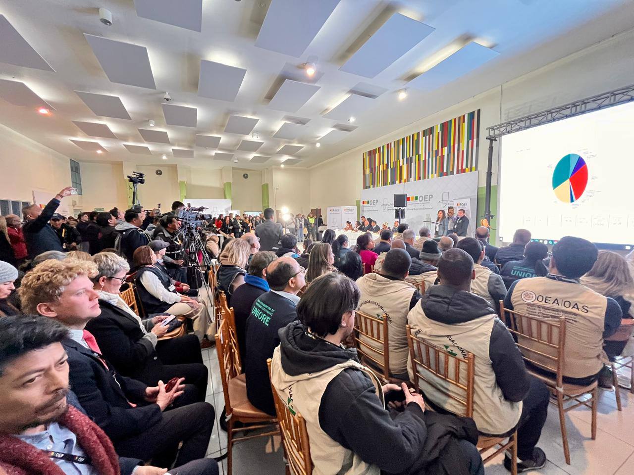 TSE prevé concluir este lunes cómputo del voto en el exterior y se enfoca en tareas en el conteo nacional