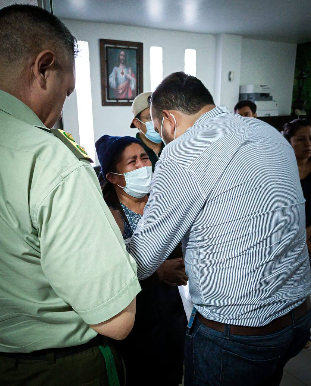 Gobierno visita a bomberos heridos en un incendio y les garantiza apoyo