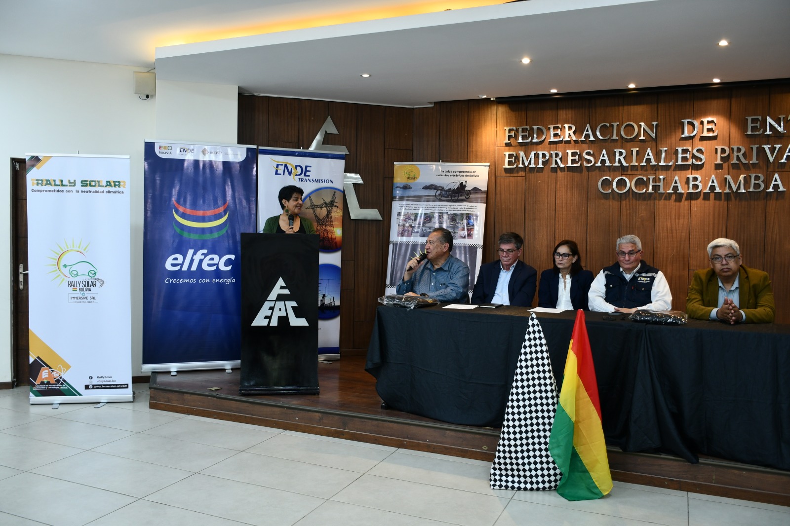 ENDE apoya el Rally Solar 2025 para incentivar la electromovilidad 