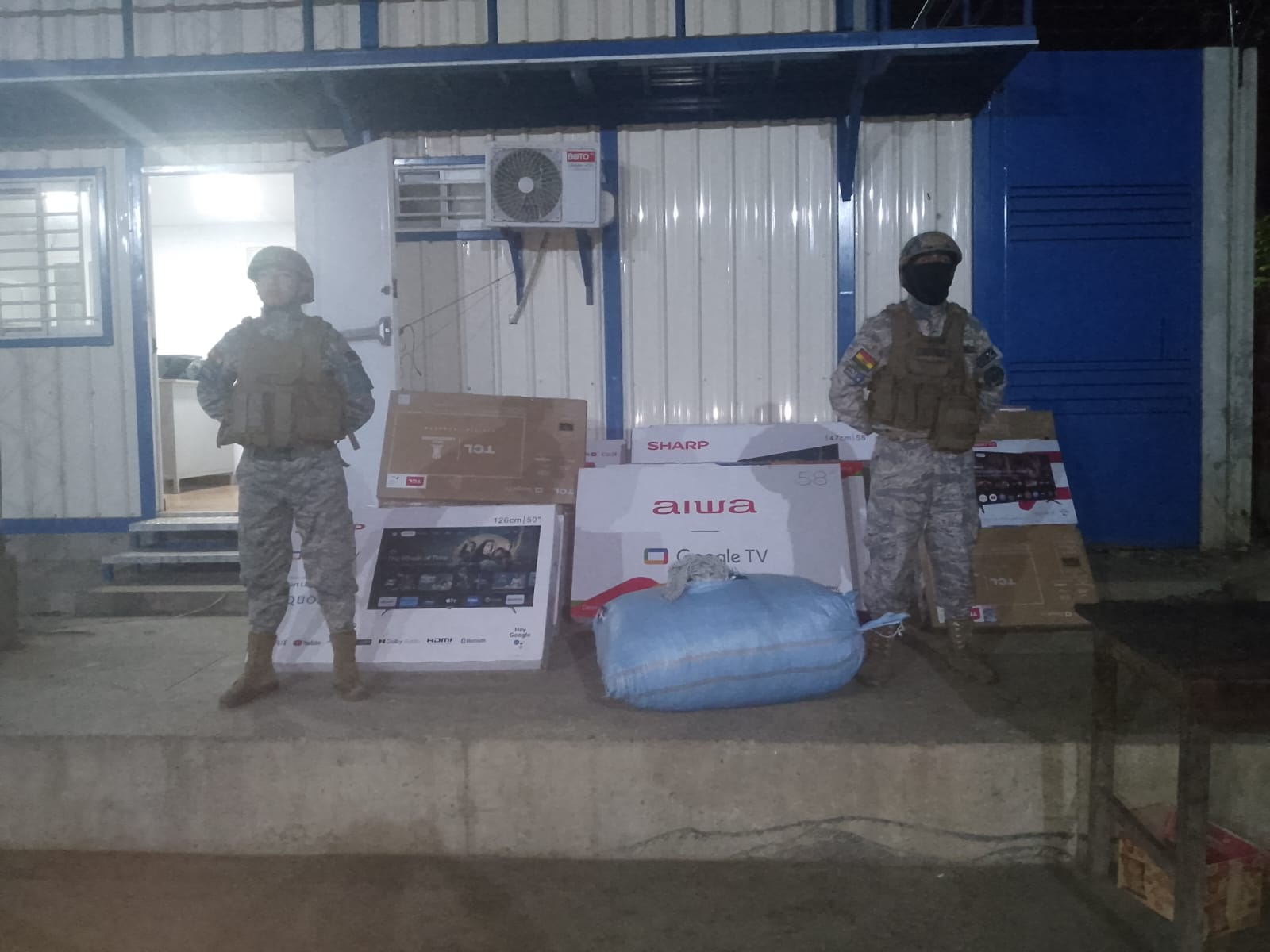 Incautan televisores y ropa usada de contrabando valuados en más de Bs 195.000 en Tarija