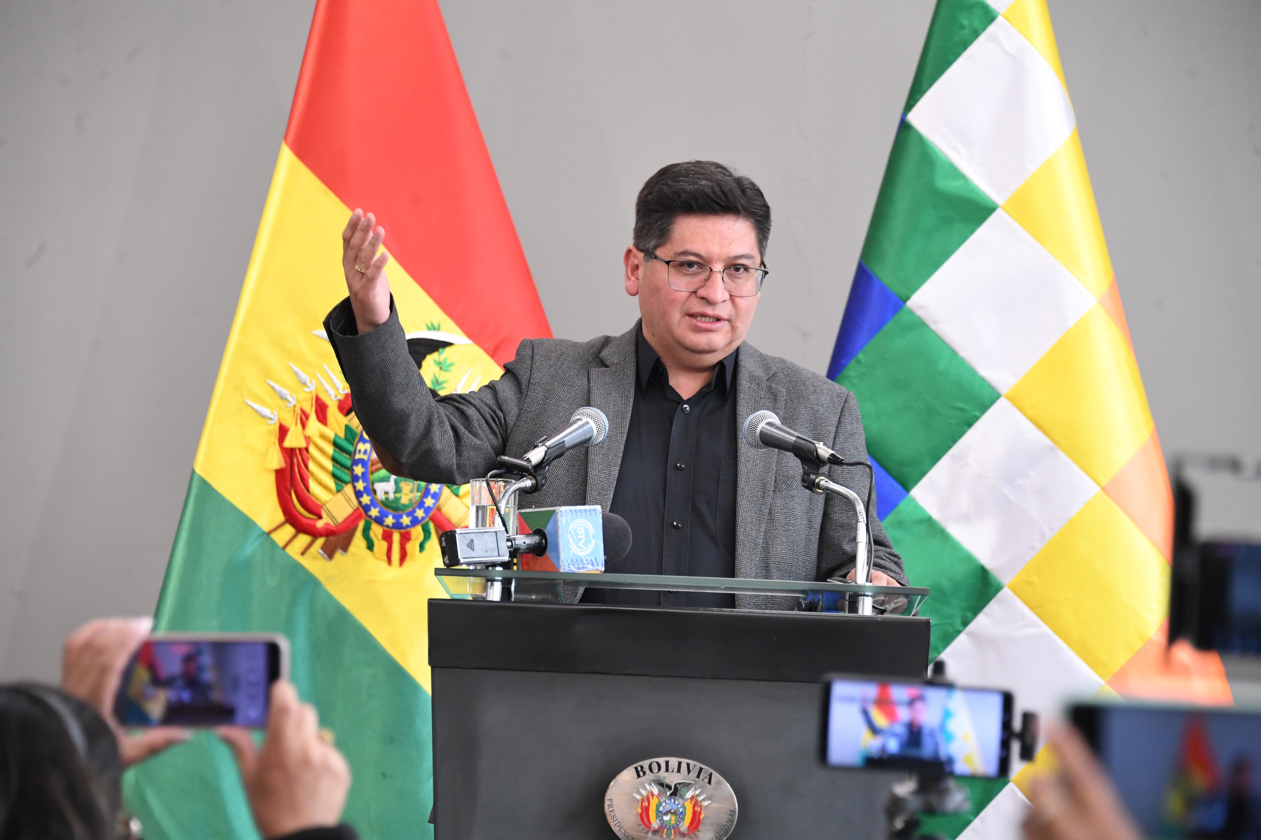 El ministro de Economía y Finanzas Públicas, Marcelo Montenegro, en conferencia de prensa. Foto: Josué Cortez.