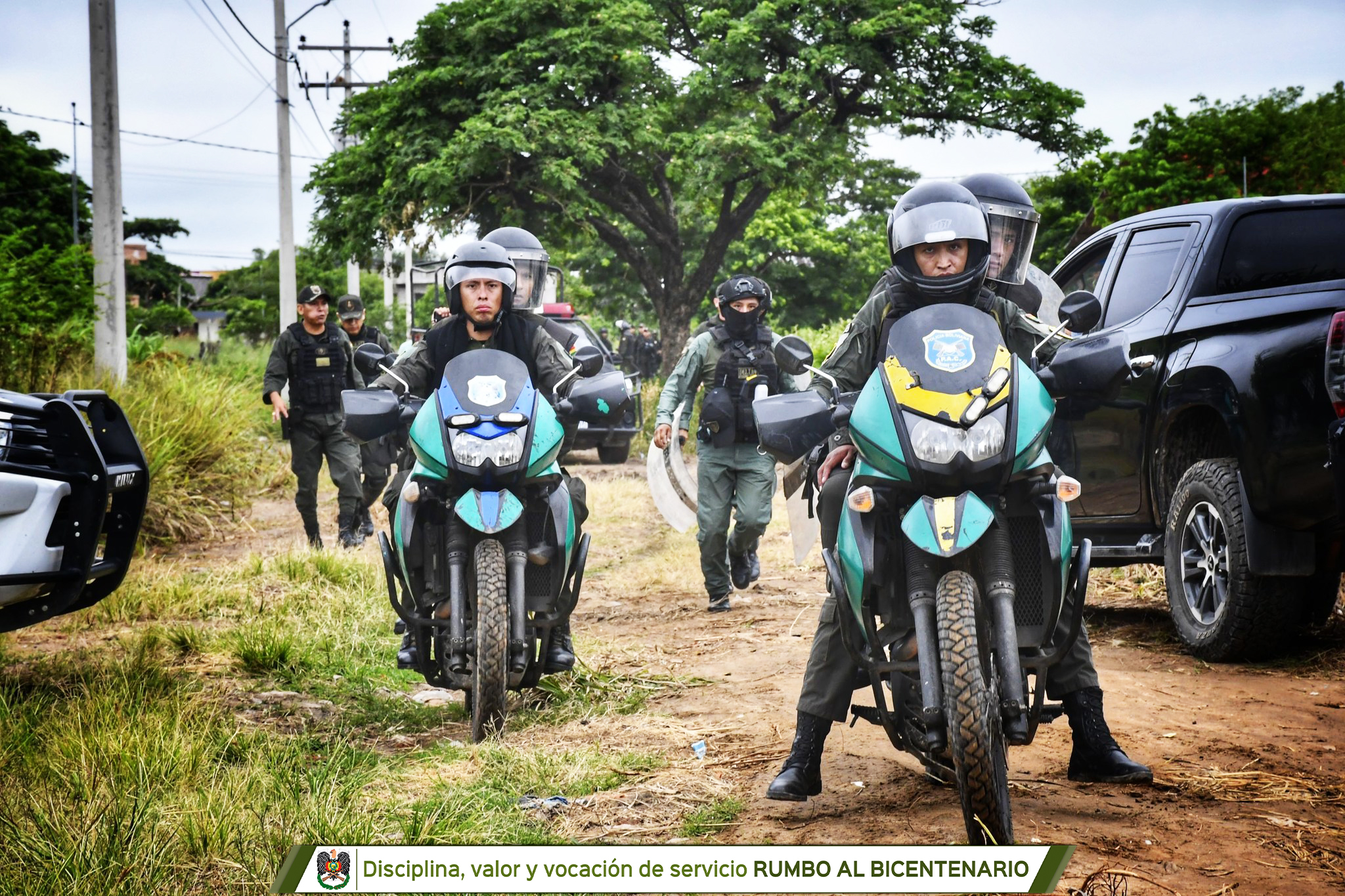 Detienen a tres hombres por avasallar predios y estafar a familias en Santa Cruz