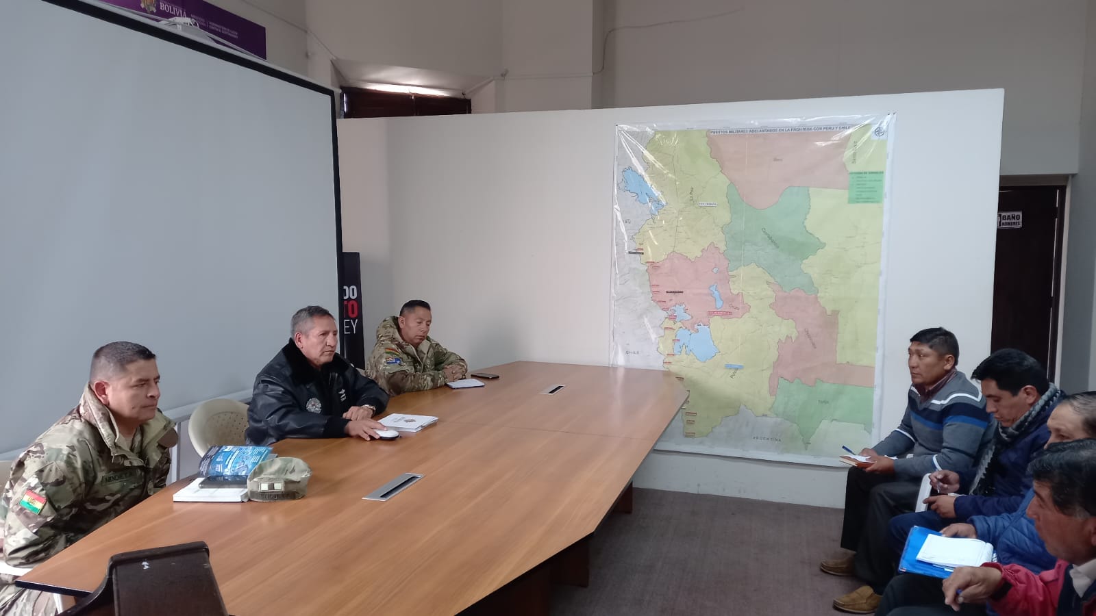 Gobierno y productores coordinan acciones contra el contrabando de papa y cebolla 