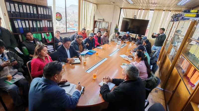 Gobierno y agricultores avanzan en acuerdos para fortalecer la producción de hortalizas y frenar el contrabando 