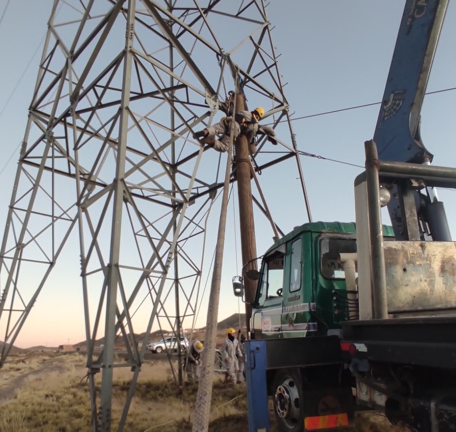 Realizan restablecimiento de emergencia de una estructura de la Línea de Transmisión 115 kV Catavi – Ocurí