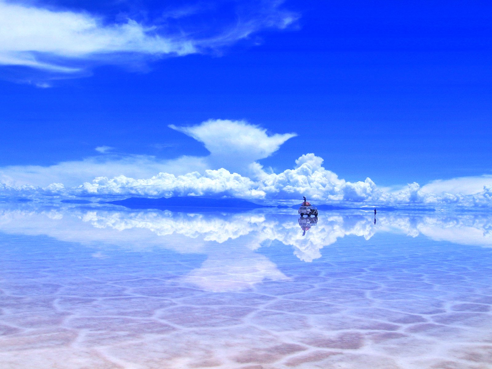 Efecto de espejo de agua en el Salar de Uyuni, Potosí. Foto: Viceministerio de Turismo de Bolivia 