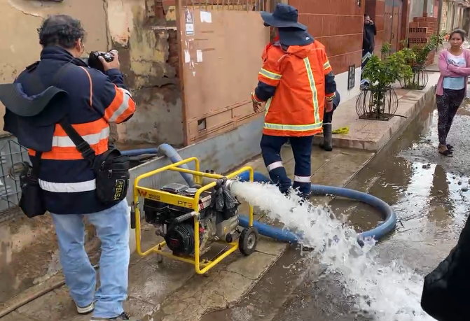 Lluvias inundaron viviendas en la OTB Base Aérea de Cochabamba