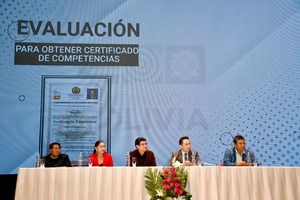 Educación lanza oferta educativa para los bolivianos que viven en el exterior