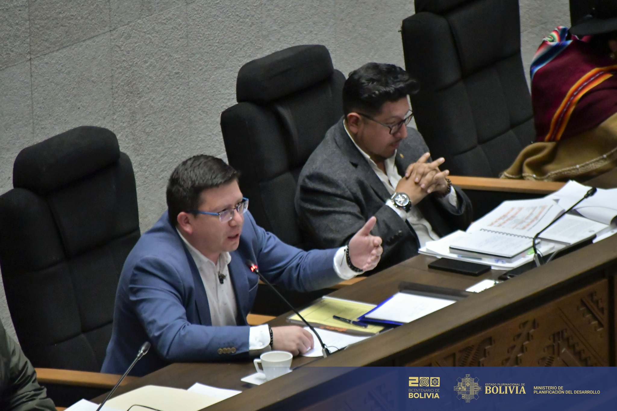 Ministro Cusicanqui saluda aprobación de créditos por $us 400 millones y niega alto endeudamiento