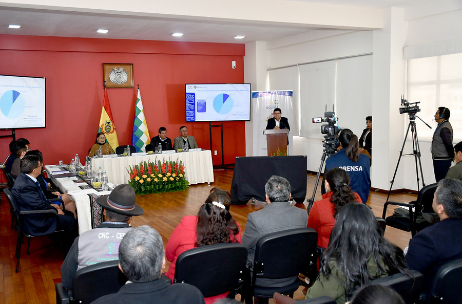 El Bono Juancito Pinto beneficiará a más de 2,4 millones de estudiantes en 2025