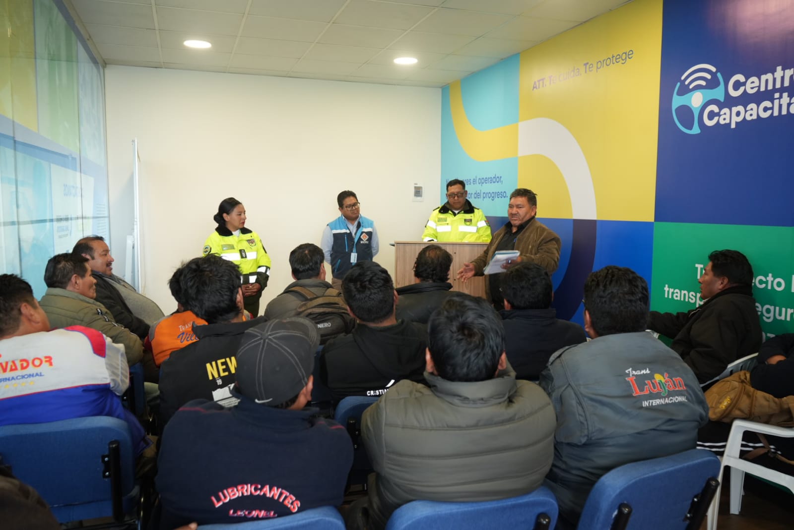 Capacitan sobre seguridad vial a transportistas sancionados tras accidentes en carreteras del país