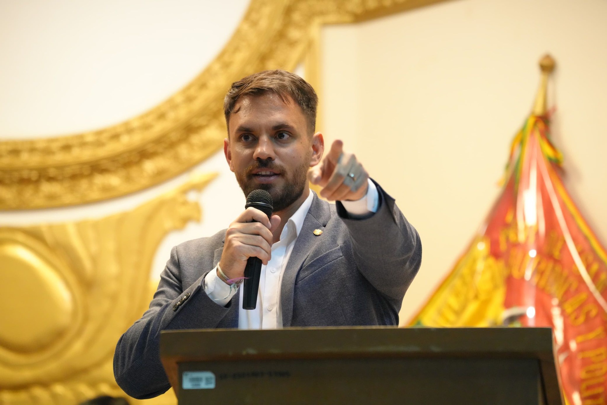 Ministro del Castillo afirma que el Banco Unión solo busca que Quiroga pida disculpas