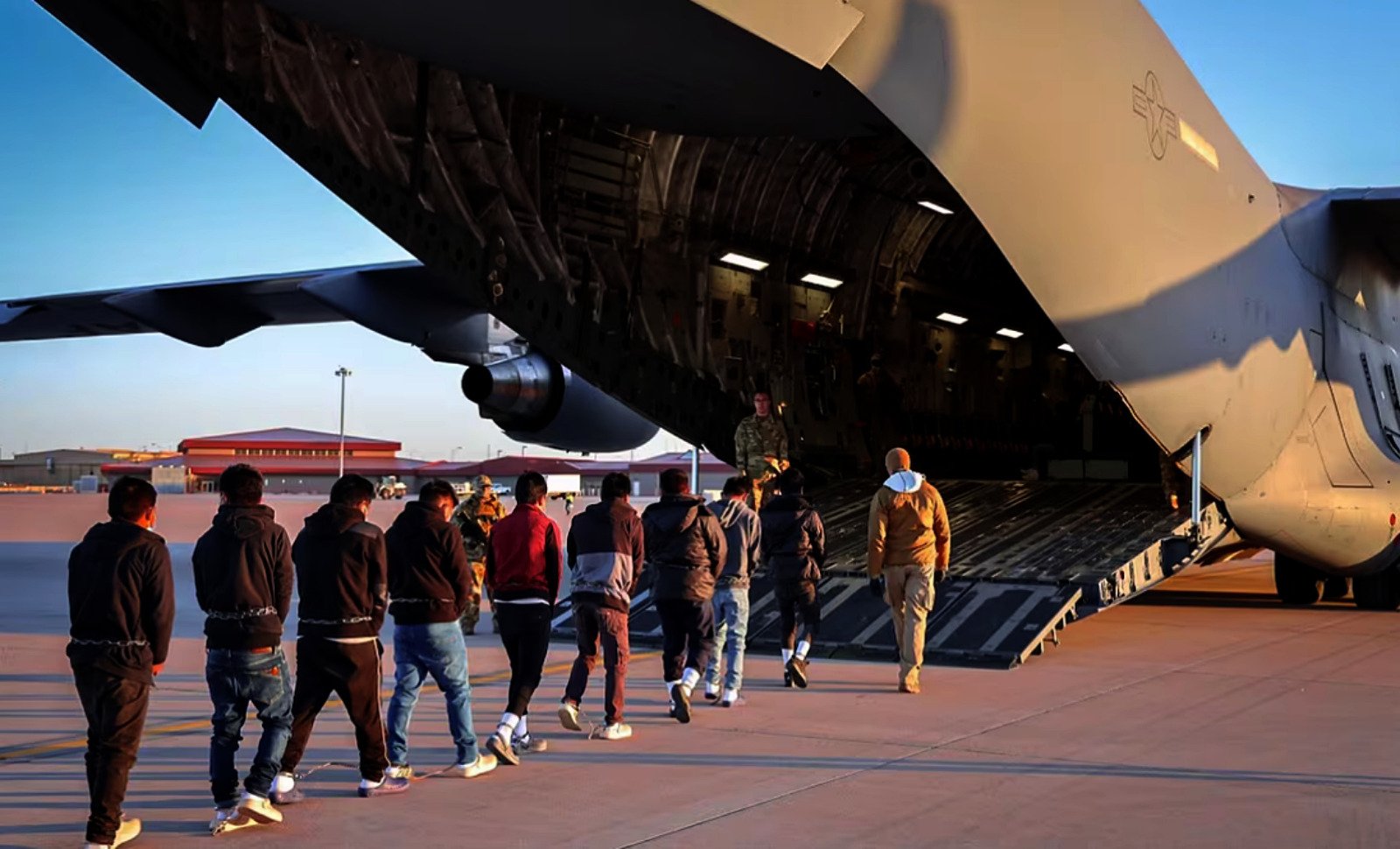 Cónsul de Bolivia en Washington pide calma a connacionales ante deportaciones en EEUU