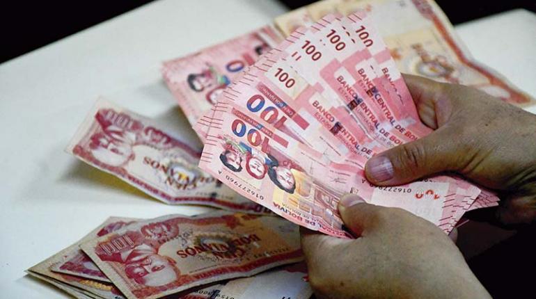 Billetes en moneda boliviana. Foto: Carlos López