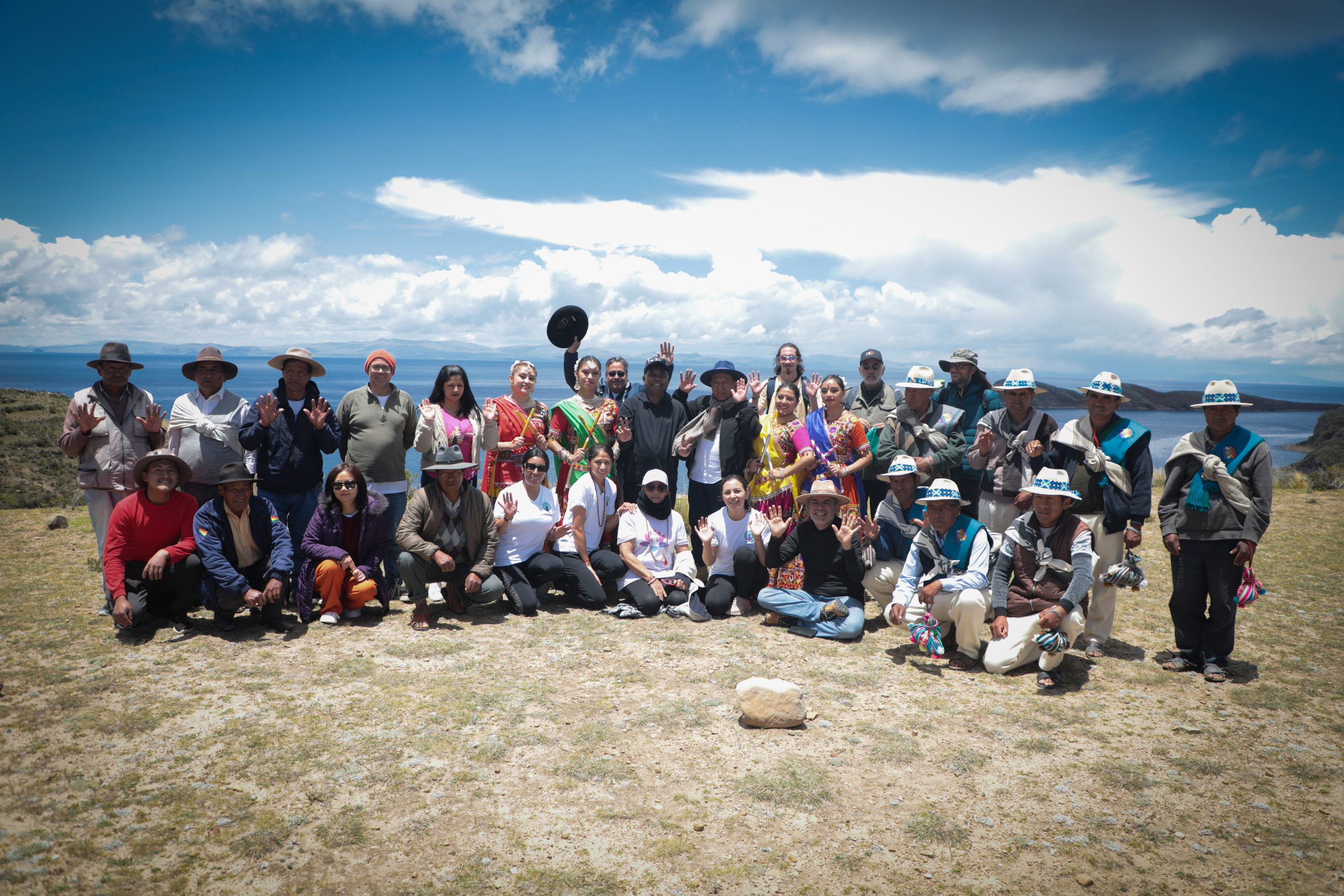 Autoridades de Bolivia e India celebran un encuentro cultural en la sagrada Isla del Sol