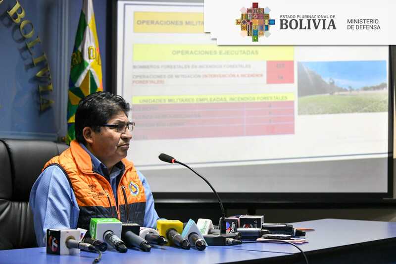 Movilizan maquinaria pesada para rehabilitar vía hacia Sorata