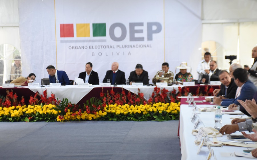 Instalan tercer encuentro multipartidario con la presencia del presidente Arce y representantes de organizaciones políticas